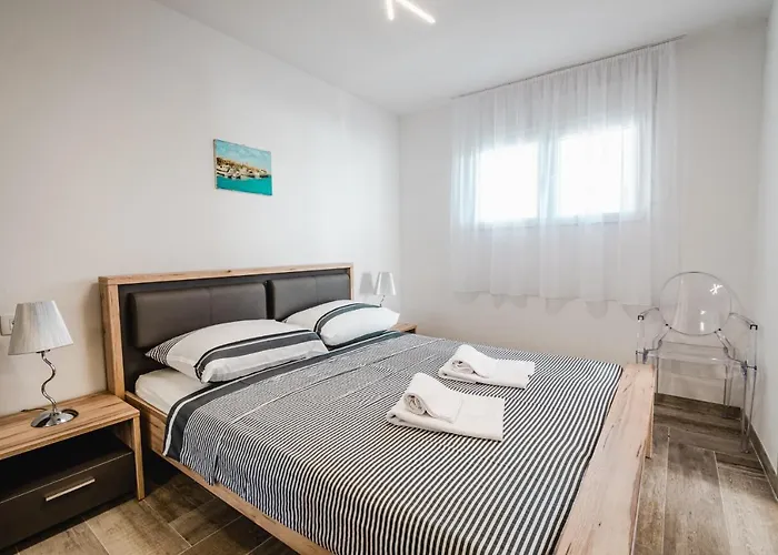 Aurora - Zf Hvar * 赫瓦尔