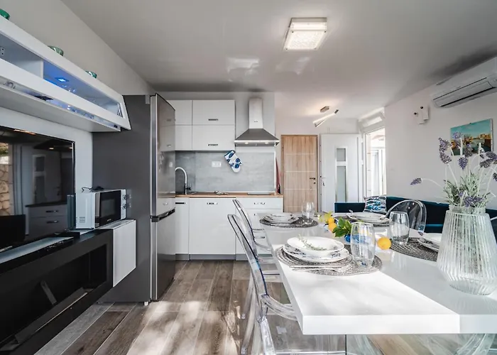 Aurora - Zf Hvar * 赫瓦尔