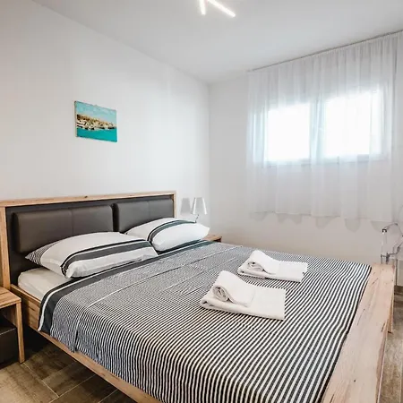 Aurora - Zf Hvar * 赫瓦尔